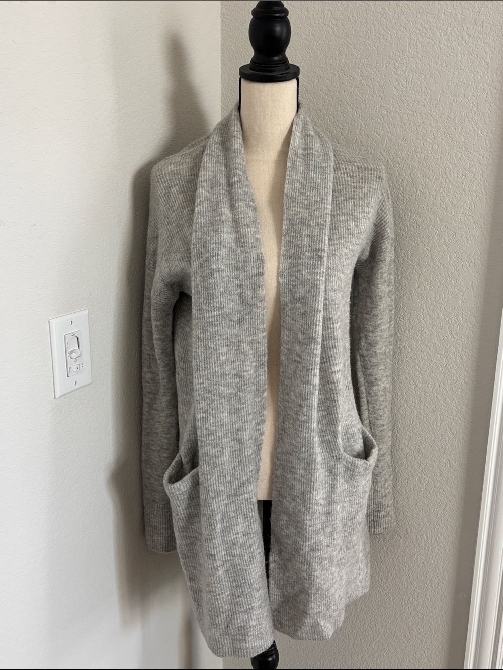 Banana Republic Merino Wool Womens Cardigan 🩶☕️